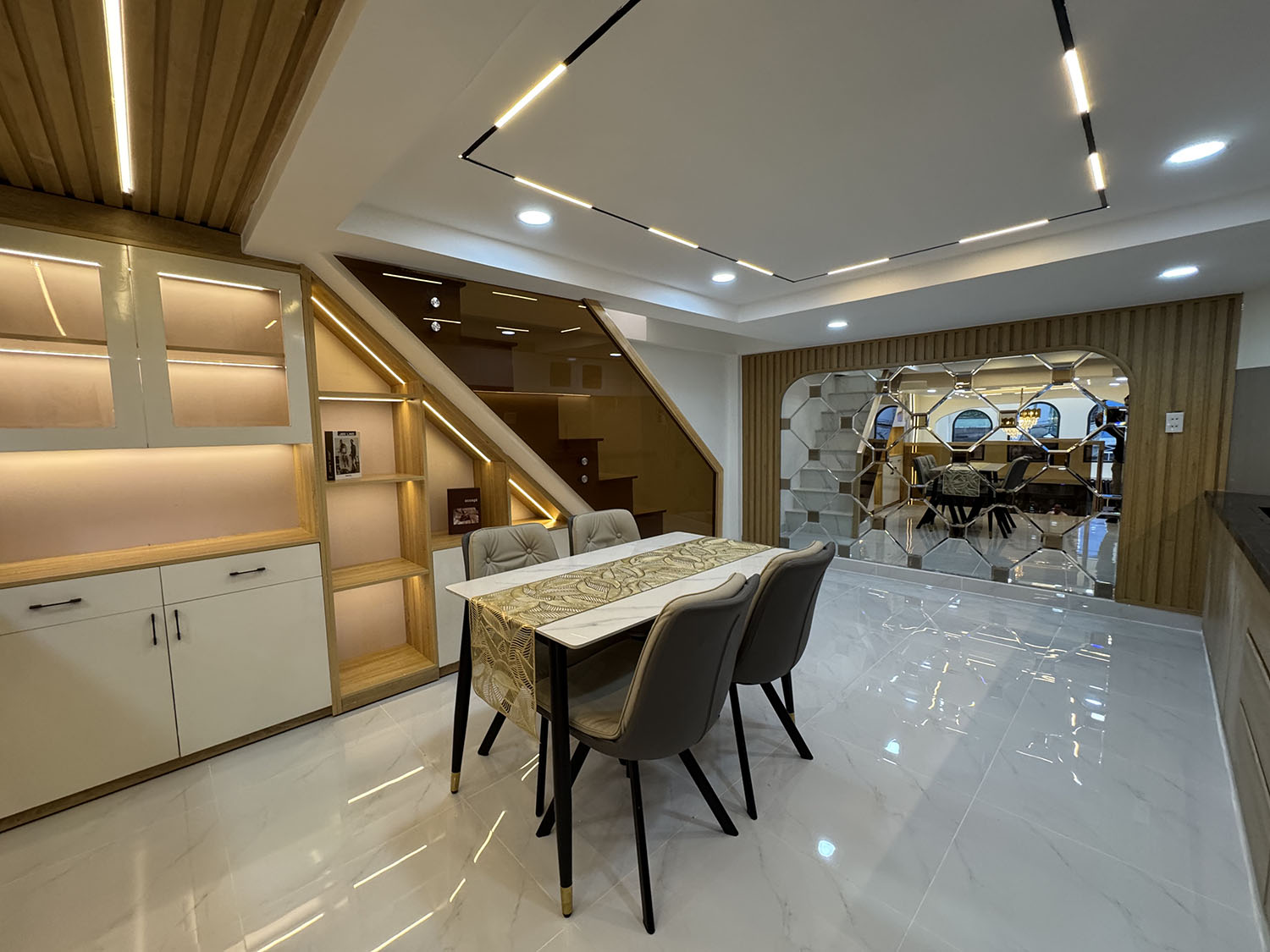 Lửng+1 lầu 4,2x12=50m2 có phòng master tầng trệt cho người lờn full nội thất khu vip Nguyễn Văn Đậu